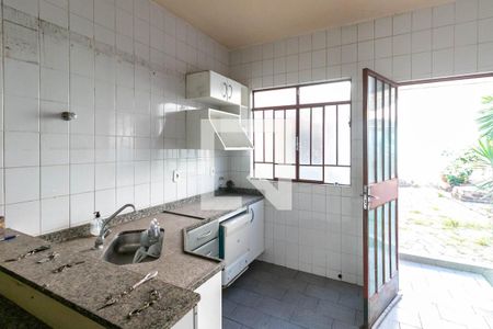 Cozinha de kitnet/studio à venda com 4 quartos, 360m² em Minas Brasil, Belo Horizonte