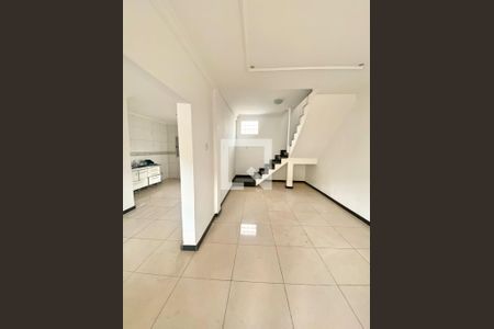 Casa para alugar com 3 quartos, 226m² em Planalto, Belo Horizonte