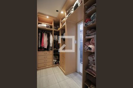 Closet  de casa à venda com 3 quartos, 216m² em Vila Buenos Aires, São Paulo