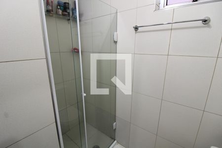Banheiro de apartamento à venda com 2 quartos, 58m² em Jd Independ, São Paulo