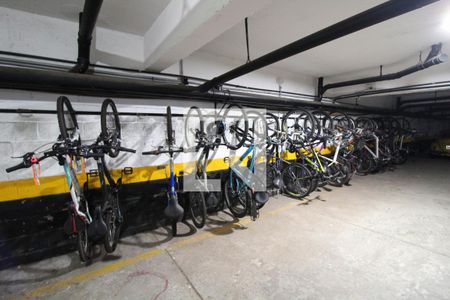 Bicicletário  de apartamento à venda com 2 quartos, 58m² em Jd Independ, São Paulo