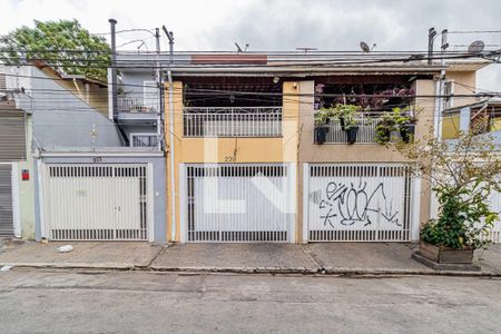 Fachada de casa para alugar com 3 quartos, 180m² em Jardim Ester, São Paulo