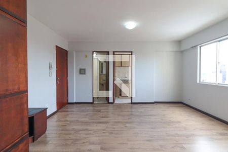 Sala/Quarto de apartamento para alugar com 1 quarto, 32m² em Centro, Curitiba