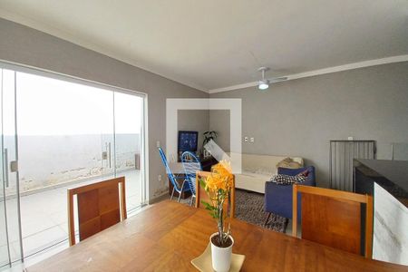 Casa à venda com 200m², 3 quartos e 5 vagasSala