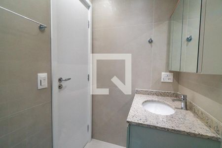 Banheiro de kitnet/studio para alugar com 1 quarto, 24m² em Paraíso, São Paulo