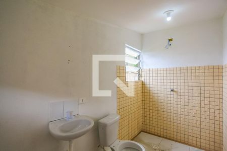 Banheiro e Área de Serviço de kitnet/studio para alugar com 1 quarto, 28m² em Jardim Vitória Régia, São Paulo