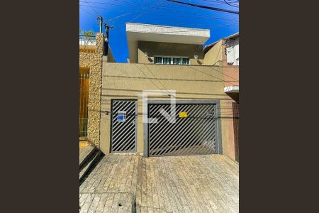 Casa à venda com 137m², 3 quartos e 2 vagas Casa à venda com 137m², 3 quartos e 2 vagasFachada