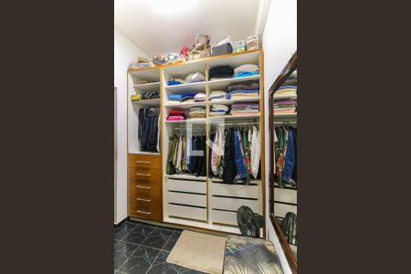 Casa à venda com 137m², 3 quartos e 2 vagas Casa à venda com 137m², 3 quartos e 2 vagasCloset da suíte