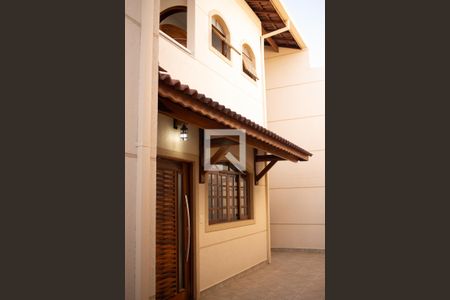 Casa de condomínio à venda com 180m², 3 quartos e 4 vagas Casa de condomínio à venda com 180m², 3 quartos e 4 vagasEntrada