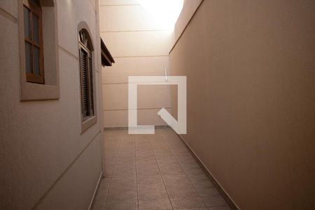 Casa de condomínio à venda com 180m², 3 quartos e 4 vagas Casa de condomínio à venda com 180m², 3 quartos e 4 vagasCorredor