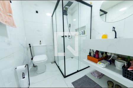 Banheiro suíte de casa de condomínio à venda com 2 quartos, 158m² em João Pinheiro, Belo Horizonte