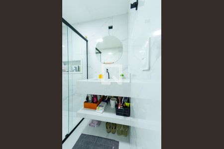 Banheiro suíte de casa de condomínio à venda com 2 quartos, 158m² em João Pinheiro, Belo Horizonte