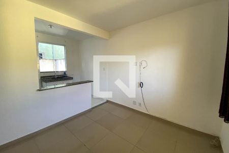 Sala de casa para alugar com 2 quartos, 61m² em Jardim Primavera, Duque de Caxias