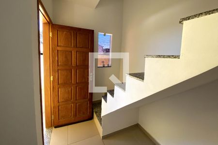 Sala de casa para alugar com 2 quartos, 61m² em Jardim Primavera, Duque de Caxias