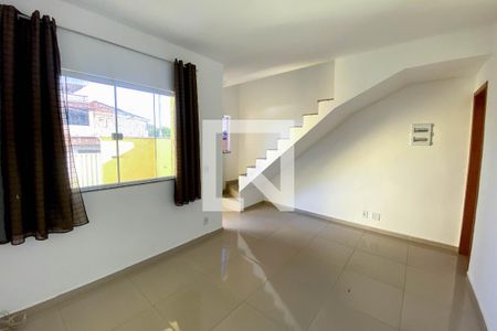 Sala de casa para alugar com 2 quartos, 61m² em Jardim Primavera, Duque de Caxias