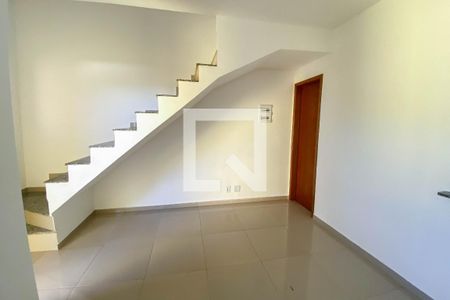 Sala de casa para alugar com 2 quartos, 61m² em Jardim Primavera, Duque de Caxias