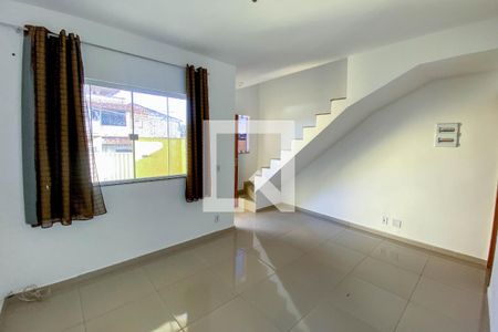 Sala de casa para alugar com 2 quartos, 61m² em Jardim Primavera, Duque de Caxias