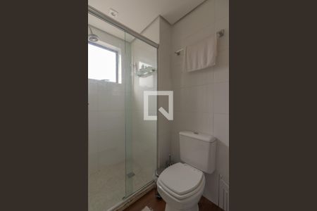 Quarto Suíte - banheiro de apartamento para alugar com 2 quartos, 74m² em Higienópolis, Porto Alegre