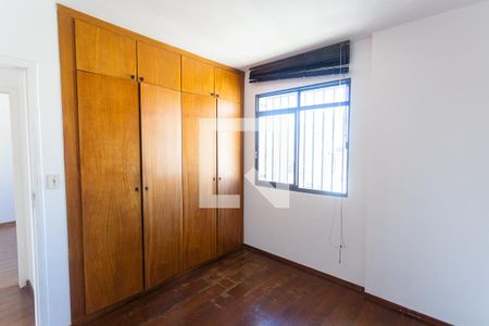 Quarto 1 de apartamento para alugar com 2 quartos, 60m² em Carmo, Belo Horizonte