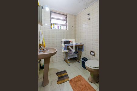 Banheiro de apartamento à venda com 1 quarto, 50m² em Santo Antônio, Porto Alegre