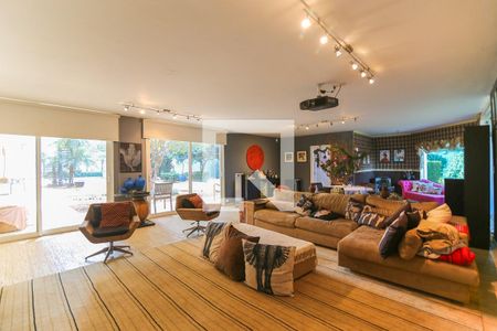 Sala de TV de casa à venda com 6 quartos, 1300m² em Vila Tramontano, São Paulo