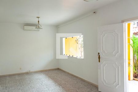 Casa de condomínio à venda com 200m², 3 quartos e 1 vagaSala