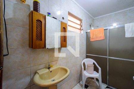 Banheiro de casa à venda com 2 quartos, 70m² em Vila Nova, Porto Alegre