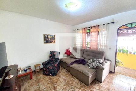 Sala de casa à venda com 2 quartos, 360m² em Rio Branco, Belo Horizonte