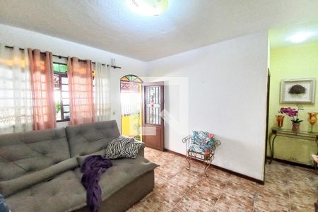 Sala de casa à venda com 2 quartos, 360m² em Rio Branco, Belo Horizonte