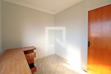 Quarto 2 de apartamento para alugar com 3 quartos, 89m² em Presidente Roosevelt, Uberlândia