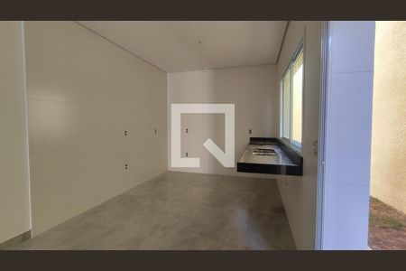 Cozinha de casa à venda com 3 quartos, 120m² em Morro do Confisco, Contagem