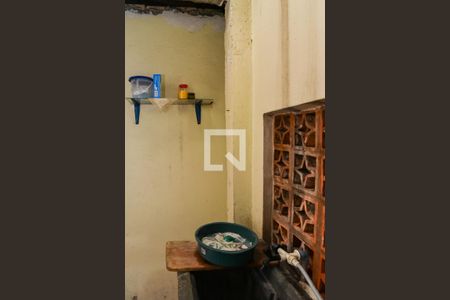 Casa à venda com 100m², 4 quartos e 2 vagas Casa à venda com 100m², 4 quartos e 2 vagasÁrea de Serviço