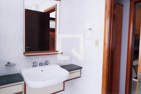 Banheiro de apartamento para alugar com 1 quarto, 35m² em Centro, São Vicente