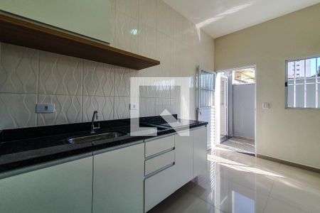 cozinha de casa para alugar com 1 quarto, 21m² em Vila Firmiano Pinto, São Paulo