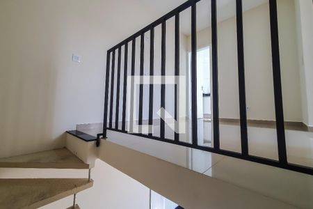 escada de casa para alugar com 1 quarto, 37m² em Vila Firmiano Pinto, São Paulo