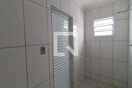 Banheiro de kitnet/studio para alugar com 1 quarto, 28m² em Vila Gustavo, São Paulo