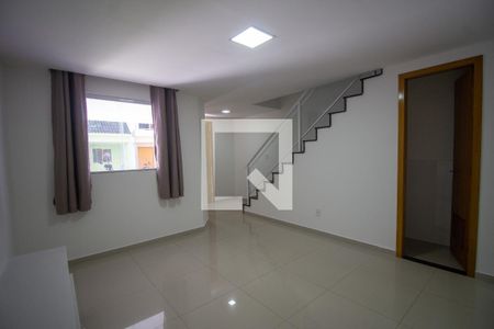 Sala de casa para alugar com 3 quartos, 150m² em Vargem Pequena, Rio de Janeiro