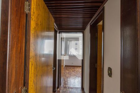 Corredor de apartamento para alugar com 2 quartos, 119m² em Centro, Curitiba