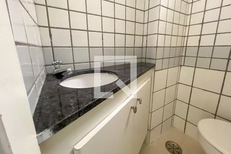 Lavabo de apartamento à venda com 2 quartos, 75m² em Belvedere, Belo Horizonte