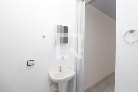 Banheiro de casa para alugar com 1 quarto, 55m² em Parque Peruche, São Paulo