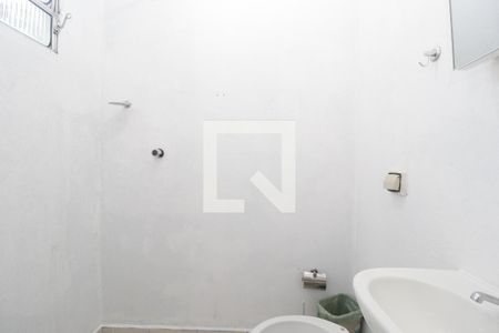 Banheiro de casa para alugar com 2 quartos, 55m² em Parque Peruche, São Paulo