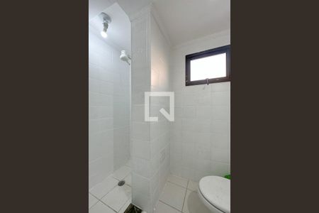 Banheiro de kitnet/studio para alugar com 1 quarto, 30m² em Loteamento Joao Batista Juliao, Guarujá