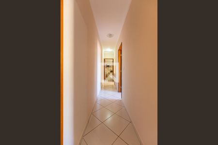 Corredor Dormitórios de casa à venda com 3 quartos, 198m² em Vila Bela Vista, Santo André