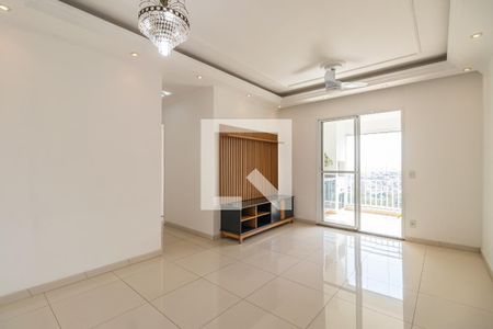 Sala de apartamento para alugar com 3 quartos, 85m² em Jardim Tupanci, Barueri