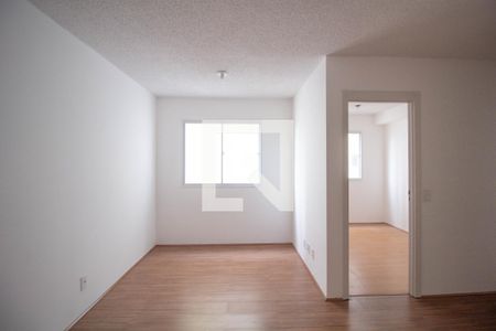 Sala de apartamento para alugar com 2 quartos, 45m² em Jardim Santo Antonio, São Paulo