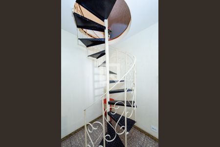 Escada de casa à venda com 6 quartos, 314m² em Califórnia, Belo Horizonte