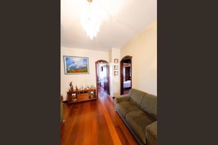 Sala de casa à venda com 6 quartos, 314m² em Califórnia, Belo Horizonte