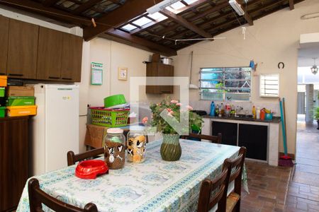 Casa à venda com 200m², 2 quartos e 2 vagas Casa à venda com 200m², 2 quartos e 2 vagasÁrea de Serviço