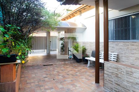 Casa à venda com 200m², 2 quartos e 2 vagas Casa à venda com 200m², 2 quartos e 2 vagasVaranda