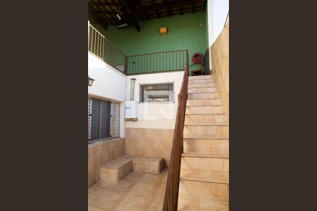 Casa à venda com 200m², 2 quartos e 2 vagas Casa à venda com 200m², 2 quartos e 2 vagasQuintal